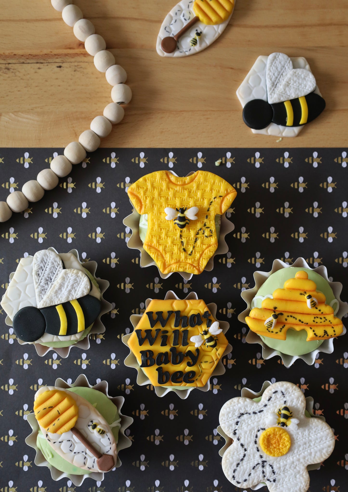 What’s Will Baby Bee (Gender Reveal) Fondant Toppers