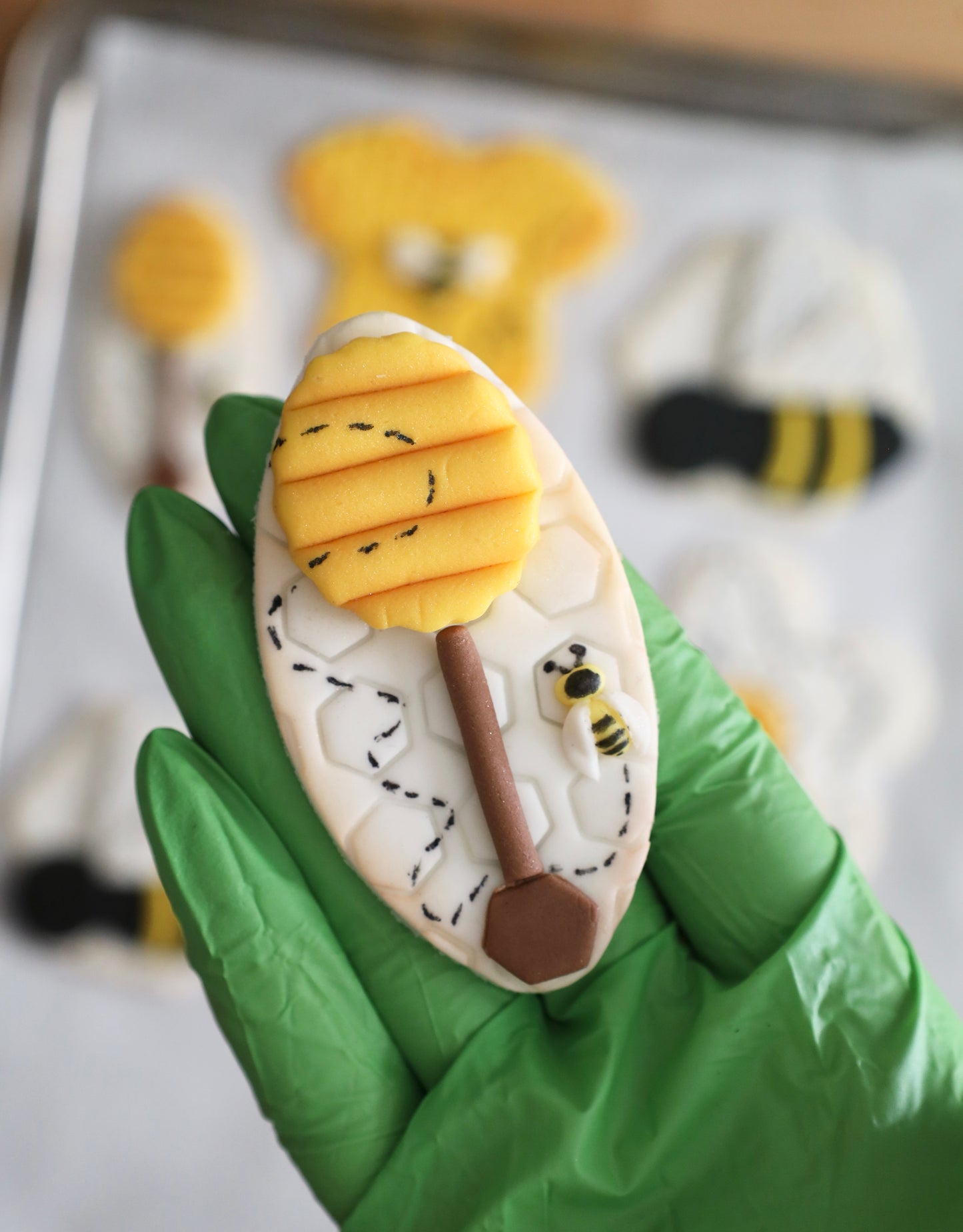 What’s Will Baby Bee (Gender Reveal) Fondant Toppers